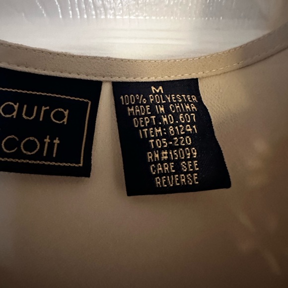 Laura Scott M - Picture 3 of 8